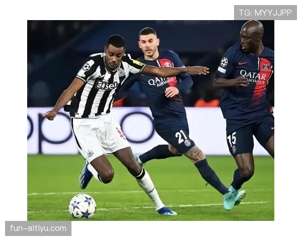 亨利回撤接应主导进攻，对比昔日突前角色展现战术新维度